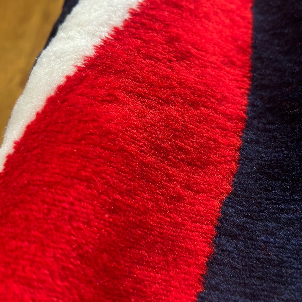 Denali 60x50 Patriots Microplush Throw - Picture 2 of 9